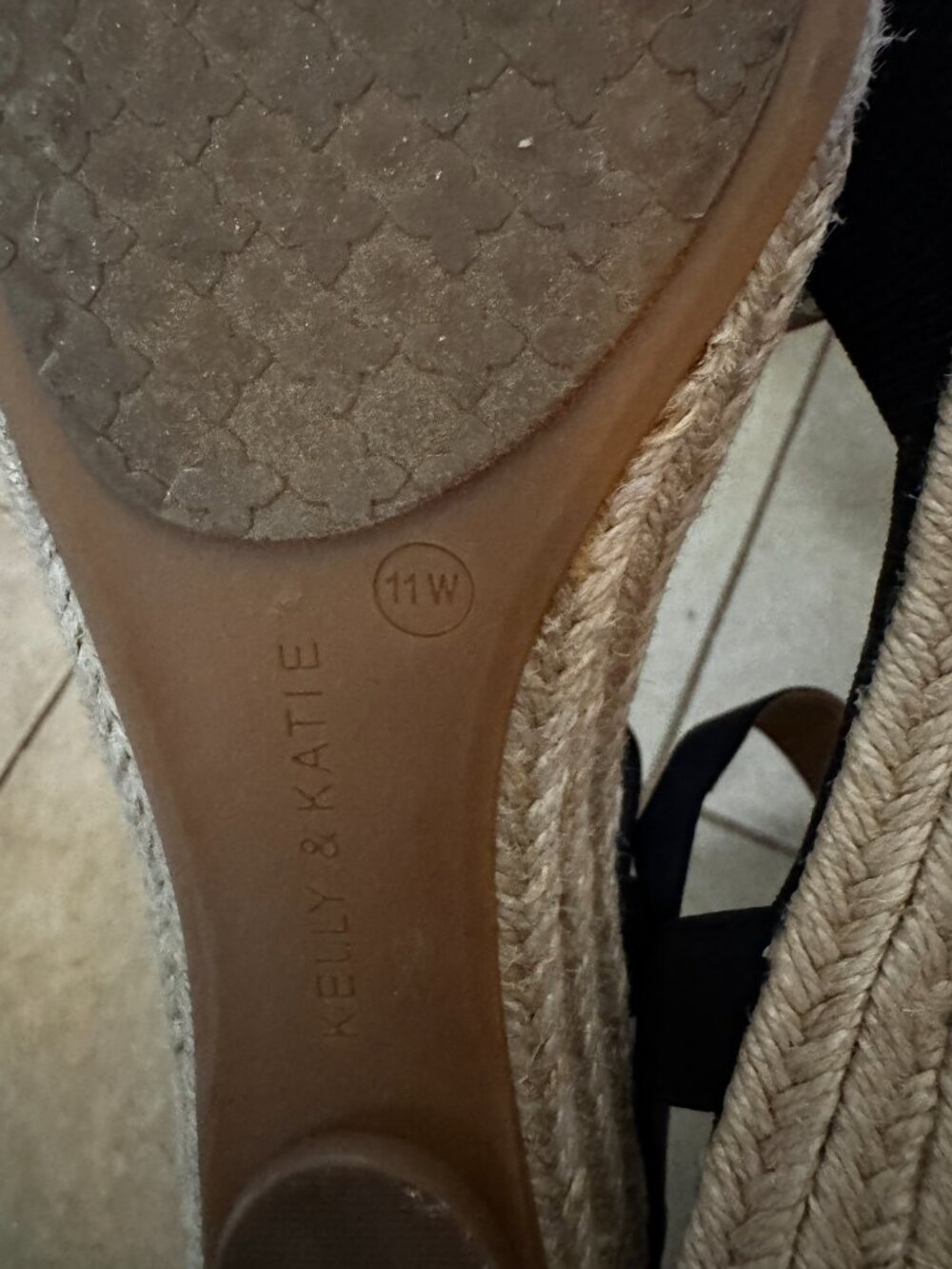Flat Espadrilles in Black - Picture 7 of 7